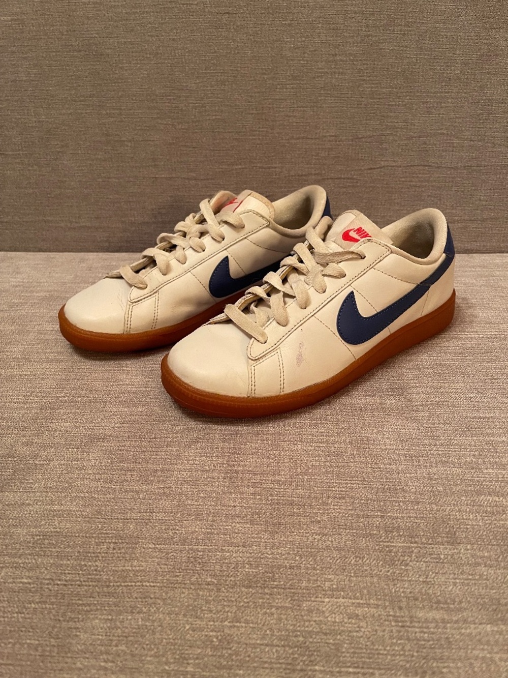 Women's Nike Sneakers - Size 7